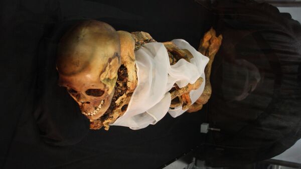 Мумия женщины, найденная ранее на плоскогорье Укок и прозванная в народе алтайской принцессой. Архивное фото