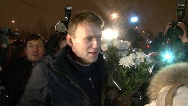 Навального и Яшина после освобождения встретили приветственными криками