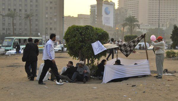 Передышка в Каире: демонстранты убирают мусор и готовят новые акции