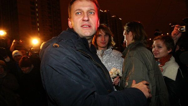 Навальный и Яшин вышли на свободу после 15 суток ареста