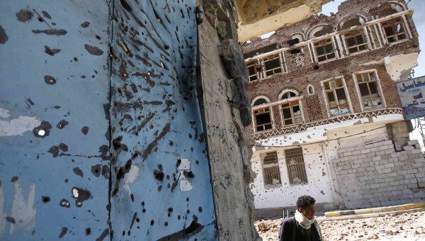 Разрушенные в ходе столкновений дома в Йемене 