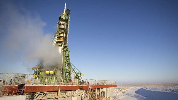 Подготовка к запуску ракеты космического назначения Союз-ФГ с пилотируемым космическим кораблем Союз ТМА-03М