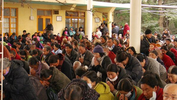 На учения Далай-ламы собралось около семи тысяч человек