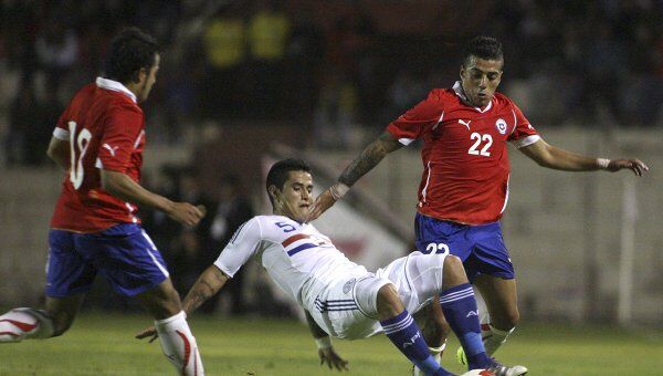 Игровой момент матча Чили - Парагвай