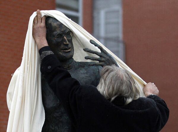 Памятник Стиву Джобсу открылся в Венгрии