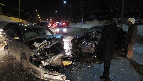 Семь автомобилей столкнулись в Томске, пострадали три человека