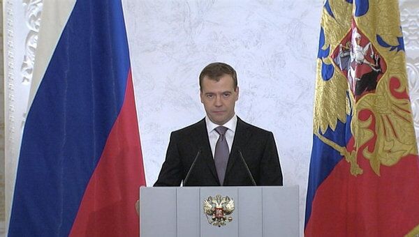 Медведев назвал неприемлемыми попытки манипулировать обществом