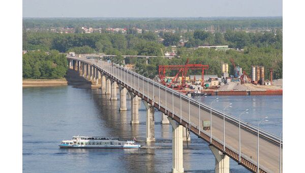 Мост через Волгу, строящийся в Волгограде более 10 лет, откроют