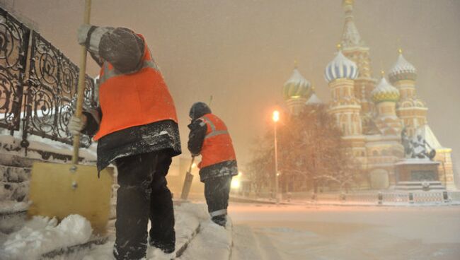 Снегопад продолжается в Москве