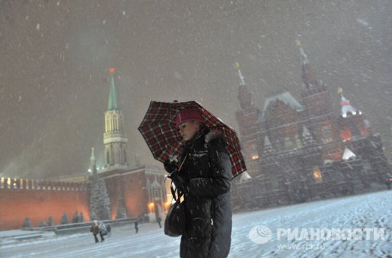 Снегопад продолжается в Москве