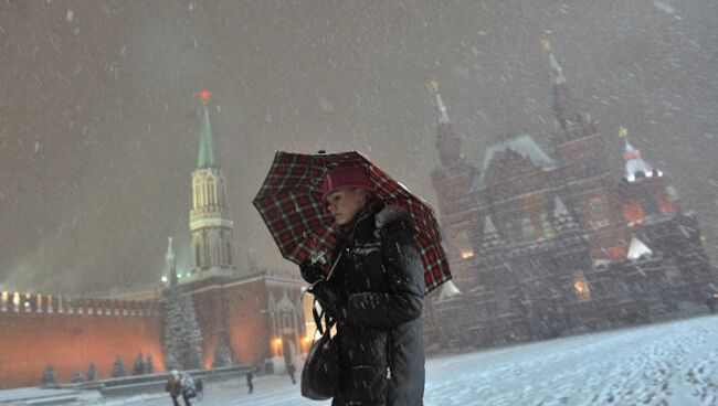 Снегопад продолжается в Москве