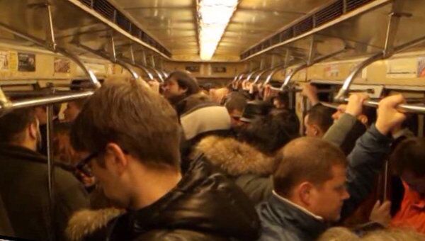Давка в московском метро: водители оставили автомобили из-за снегопада