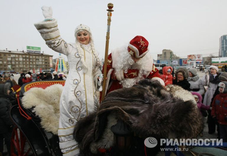 Встреча главного Деда Мороза Сибири на вокзале в Новосибирске