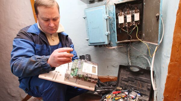 Работа электрика в Калининградской области. Архивное фото