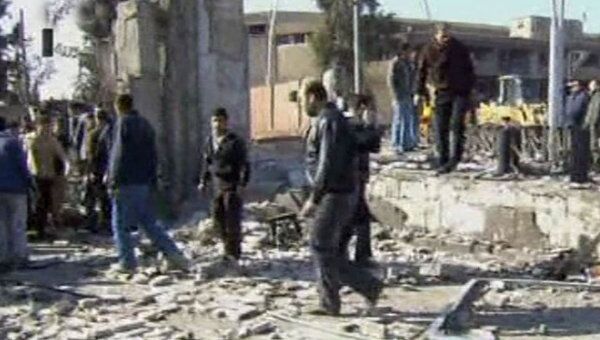 Жители разбирают завалы и спасают раненых в результате взрывов в Дамаске