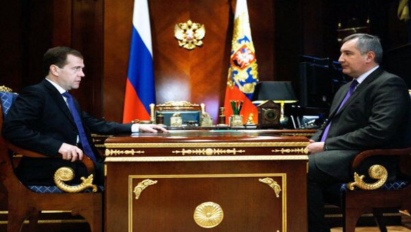 Рогозин пообещал Медведеву железной рукой вырубать коррупцию из ВПК