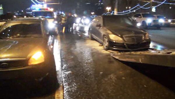 Три автомобиля столкнулись на Бородинском мосту в Москве