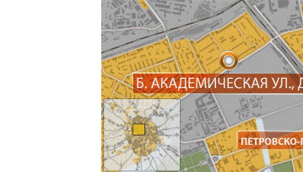 Иномарка сбила двух человек на остановке на севере Москвы