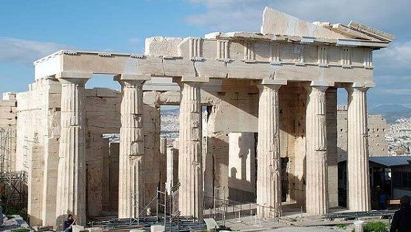Пропилеи афинского Акрополя после реставрации