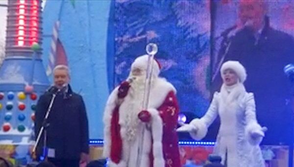Дед Мороз и Снегурочка из Великого Устюга прибыли в Москву