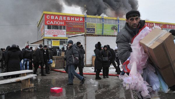 Пожар на складах с одеждой в Екатеринбурге