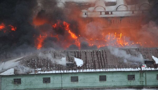 Пожар на складах с одеждой в Екатеринбурге