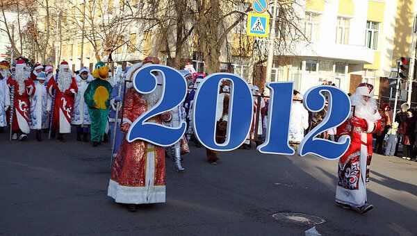 Десятки Дедов Морозов устроили шествие в Курске