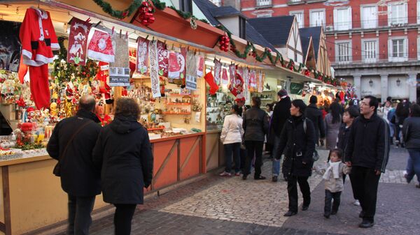 Рождественский базар на площади  Пласа де Армас. Мадрид 
