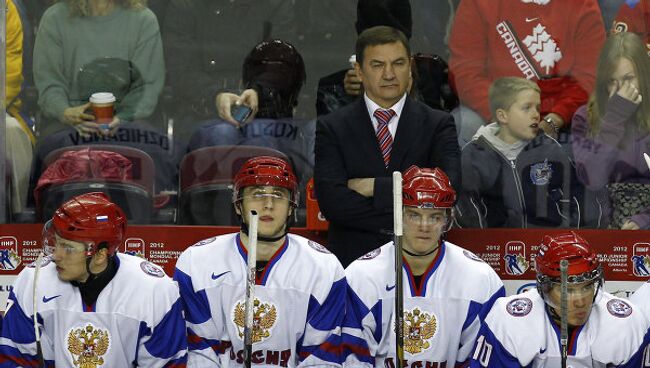 Валерий Брагин (на втором плане)