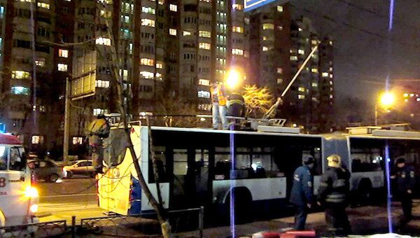 Пожар в троллейбусе на юго-востоке Москвы. Видео очевидца 