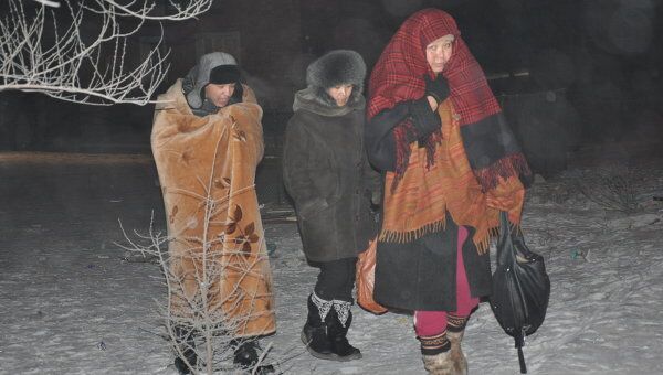 Люди, выбежавшие из своих домов в Кызыле