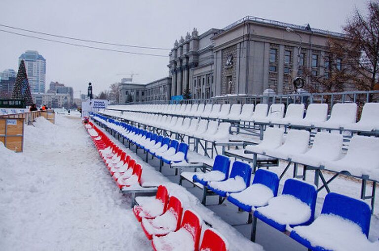 На новом катке сделали места для зрителей.