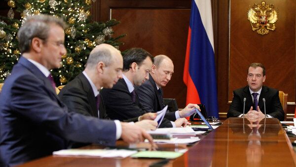 Д.Медведев проводит совещание по экономическим вопросам