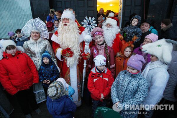 Встреча эстонского Рождественского деда и Деда Мороза в Выборге