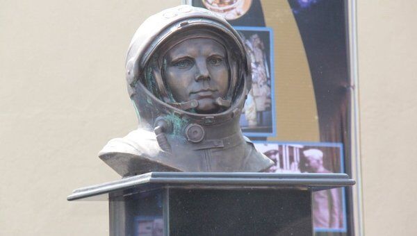 Открытие памятника Гагарину в Мумбаи, Индия