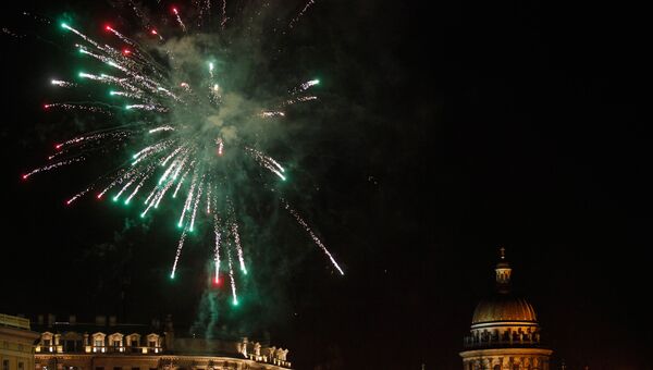 Празднование Нового года в Санкт-Петербурге, архивное фото.