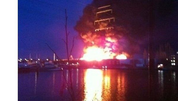 Пожар на каучуковом складе в Гамбурге