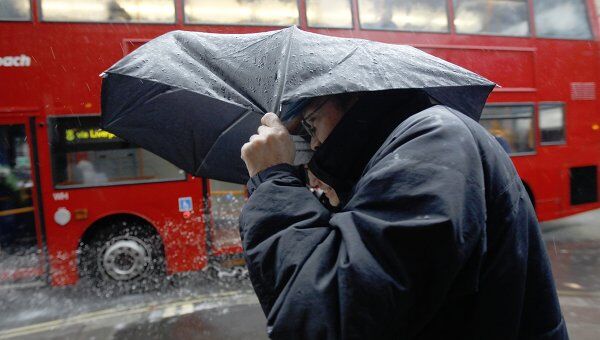 Непогода в Великобритании нанесла ущерб зданиям, транспорту и ЛЭП