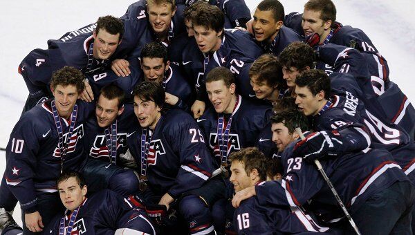 Молодежная сборная сша. Хоккеисты американские молодые американские. Молодёжка хоккеистов из Америки.