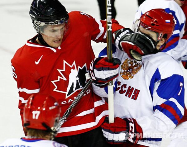 Игровой момент матча Канада - Россия
