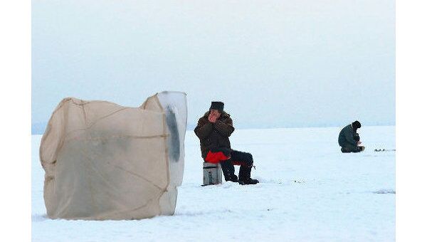 Пять рыбаков провалились под лед на Украине, трое из них погибли