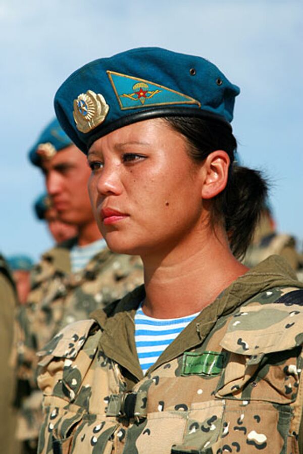 Армейская женщина