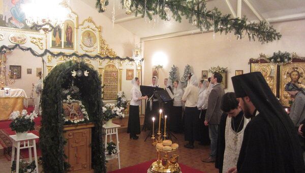 Благословение хлеба, вина и елея во время всенощного бдения в Рождественский сочельник в страсбургском храме Всех Святых. Архивное фото