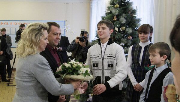 Президент РФ Д.Медведев с супругой на Рождество посетили детдом в Иваново
