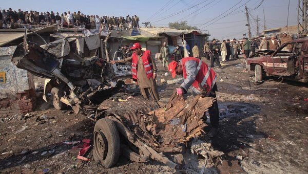 Последствия взрыва в пакистанском городе Джамруд 
