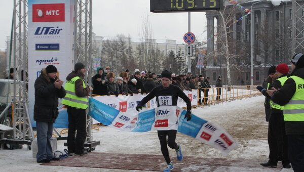 Холодный забег в Омске: спортивная борьба на сибирском морозе