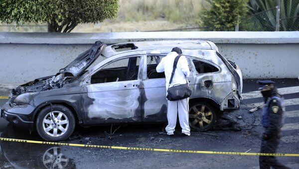 Тела двух человек обнаружены в сгоревшем автомобиле в Мексике