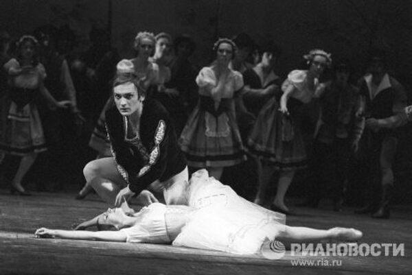 Л. И. Семеняка и М. Л. Лавровский в балете Жизель