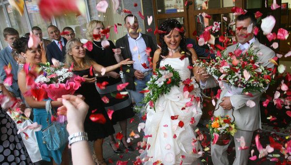 Москвичи смогут пожениться в День влюбленных в 2010 году только в одном ЗАГСе