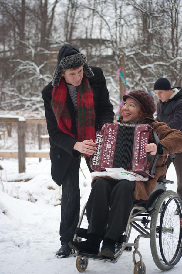 Конная прогулка и гармонь: в Петербурге прошел праздник для инвалидов